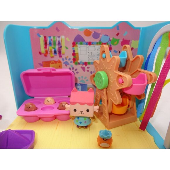 Gabby's Dollhouse, Baby Box Cat Craft-A-Riffic Room Exclusive Figure and Dragon - Picture 5 of 14
